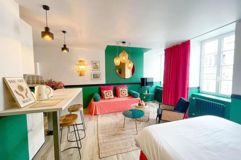 Bollyroom - 50m - Rue Gratuite